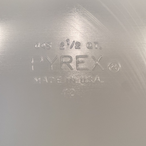 Pyrex rare 1960s promotional baking dish with lid. - Picture 3 of 5